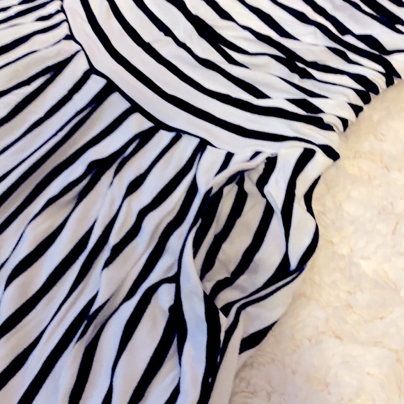 Heart Hips strapless shorts romper - Picture 2 of 4